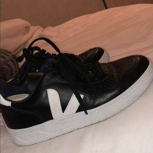 Women’s Black and White Vejas EU 37